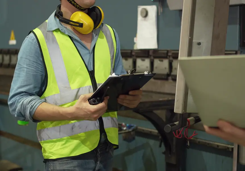 A atuação de um engenheiro mecânico permite identificar riscos, orientar melhorias e contribuir para ambientes de trabalho mais seguros.