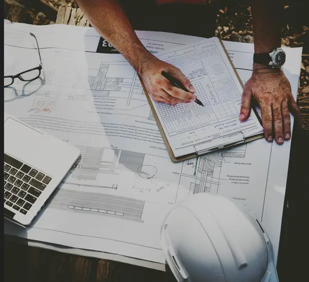 Como são realizados os projetos e análises